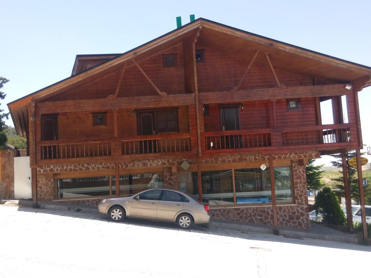 Hostal Sierra De Баса Экстерьер фото